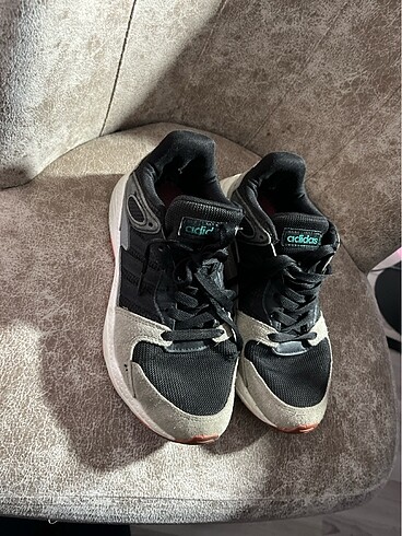 Adidas spor ayakkabı
