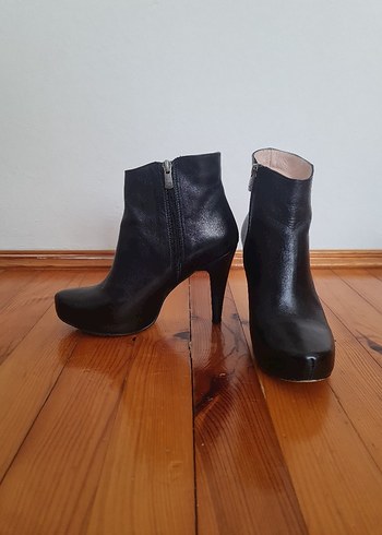 Siyah Deri Stiletto Topuklu Kadın Bot
