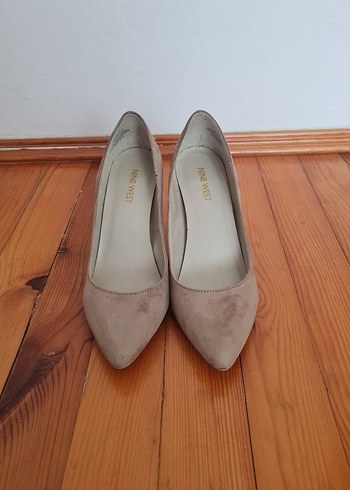 Nine West Nine West Bej Süet Topuklu Kadın Ayakkabı