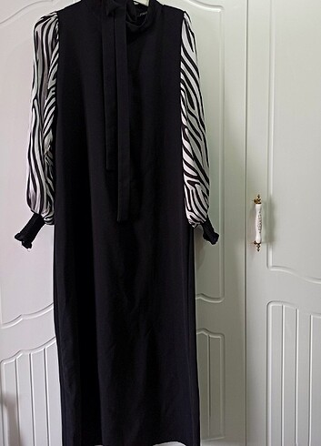 Zara Zebra kollu kalem elbise