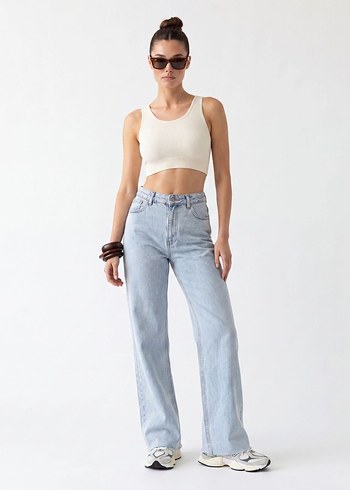 Zara Minimal Ekru Crop Top Acik Mavi Denim Kombin