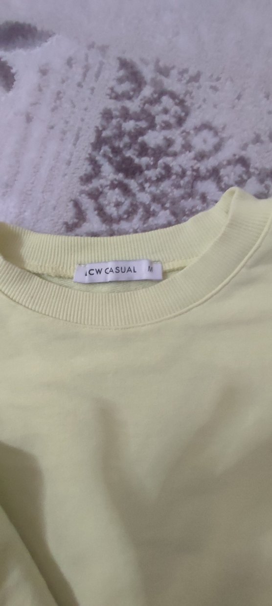 Sarı Baskılı Kadın Sweatshirt - Görsel 3