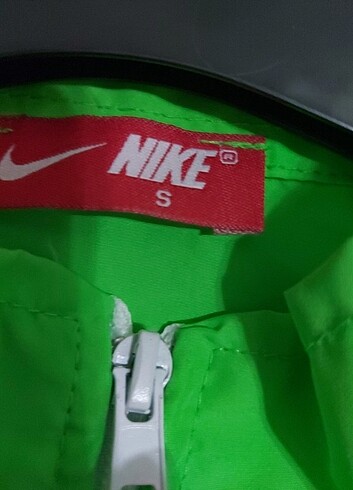s Beden yeşil Renk Nike erkek yağmurluk rüzğarlık