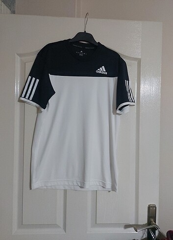 xs Beden Adidas Erkek tişört orijinal dır
