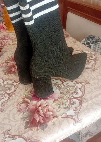 Hotiç Siyah Çizgili Triko Stiletto Bot