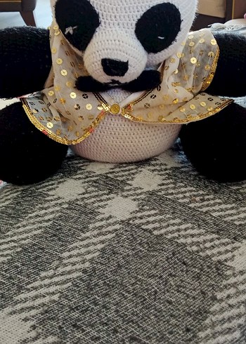 Renkli detaylı gri amıgurumi orgü panda peluş oyuncak - Görsel 2