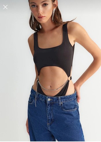 Siyah Askılı Kemerli Crop Top - Görsel 2