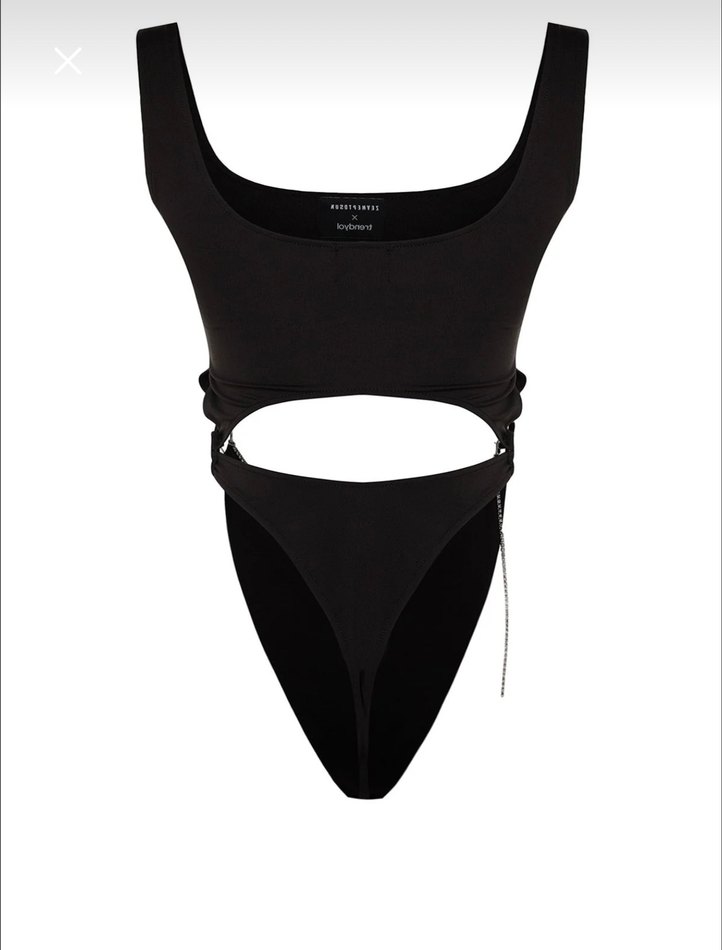 Siyah Askılı Kemerli Crop Top - Görsel 3