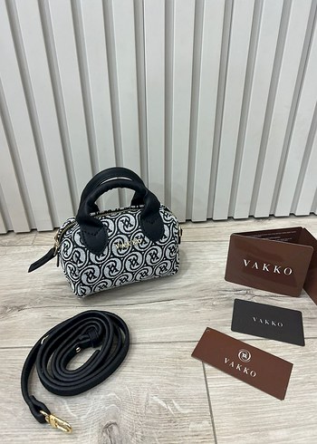 Vakko Örgü Kadın Çantası toz torbası ve Sertifikası mevcuttur