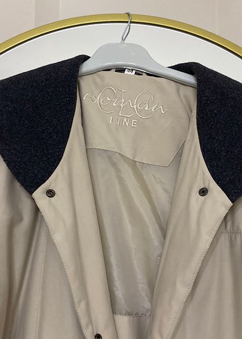 Bej Düğmeli Rahat Kesim Mini Mont - Görsel 3