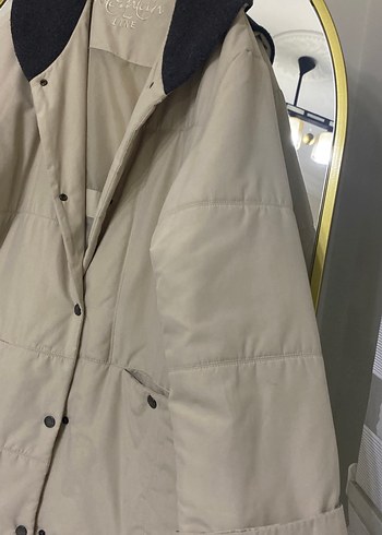 Bej Düğmeli Rahat Kesim Mini Mont - Görsel 2