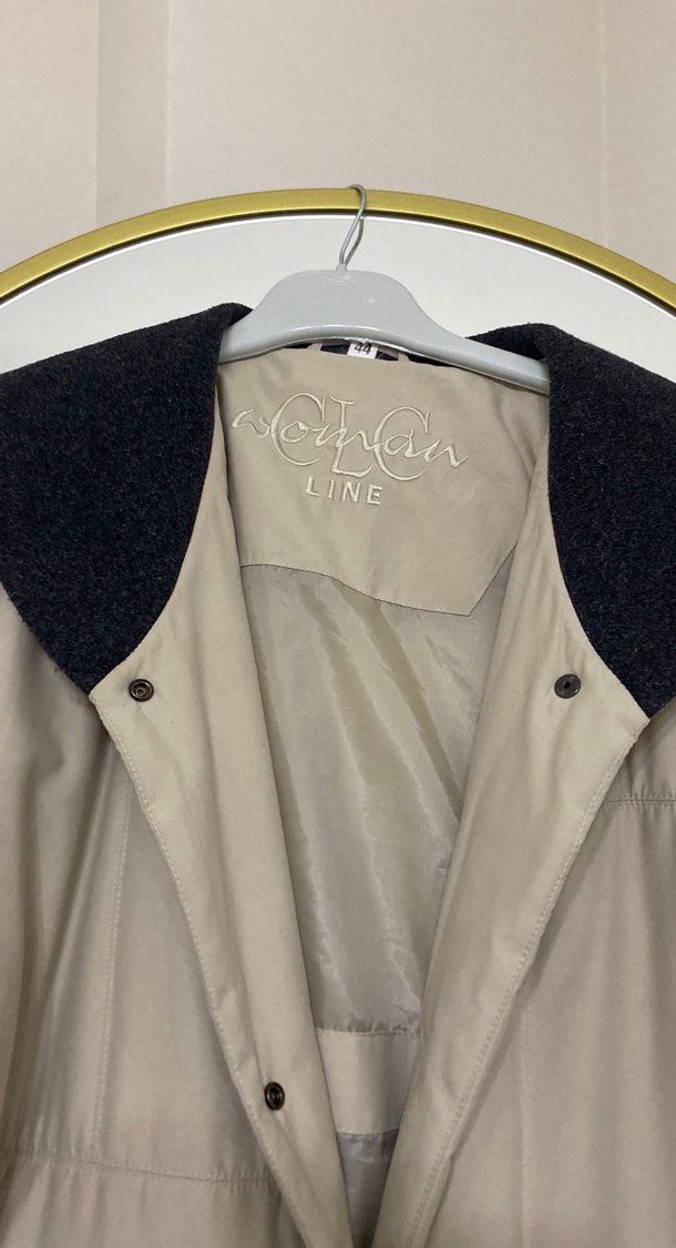 Bej Düğmeli Rahat Kesim Mini Mont - Görsel 3