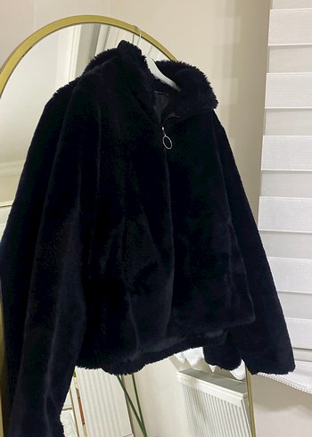Siyah Yüksek Yakalı Kadın Peluş Mont - Görsel 2