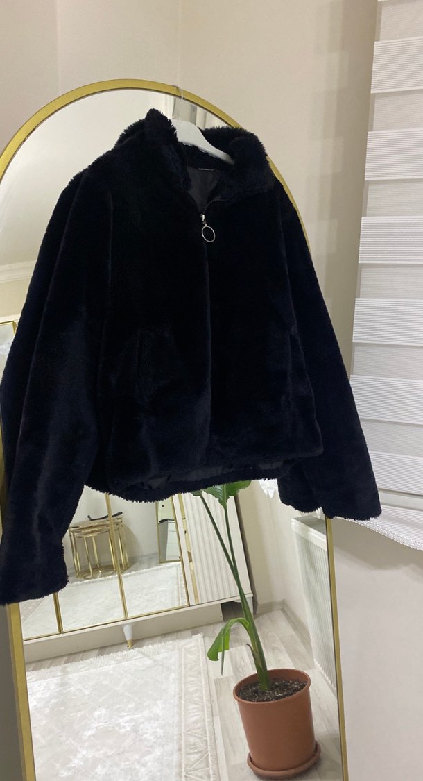 Siyah Yüksek Yakalı Kadın Peluş Mont - Görsel 3