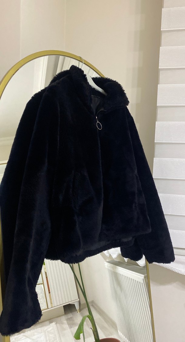 Siyah Yüksek Yakalı Kadın Peluş Mont - Görsel 2