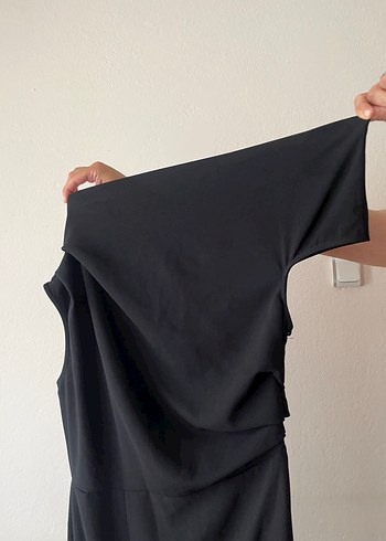 42 Beden Siyah omzu kayık yırtmaçlı elbise