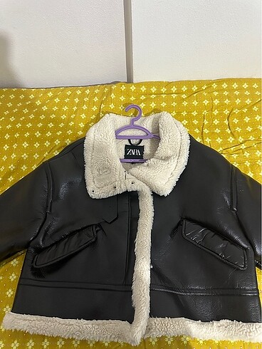 ZARA MONT