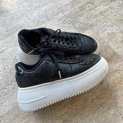 DKNY Sneaker