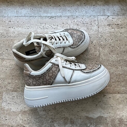 DKNY Sneaker