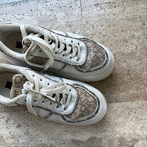 37 Beden ten rengi Renk DKNY Sneaker
