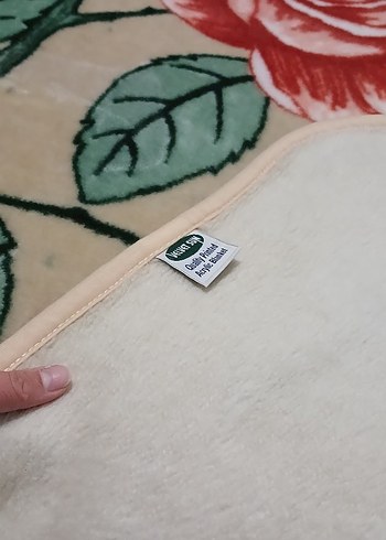 Beden ten rengi Renk Beyaz Gül Desenli Hafif Battaniye
