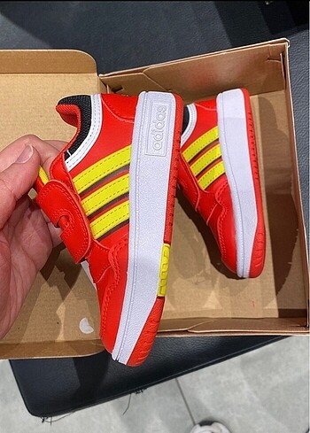 23 Beden kırmızı Renk Adidas