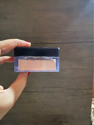 Beden Renk HUDA BEAUTY PUDRA