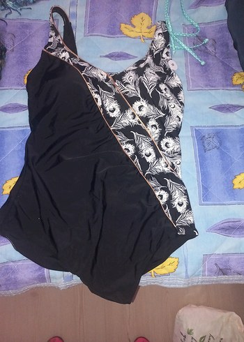 Siyah Desenli V Yakalı mayo - Görsel 2