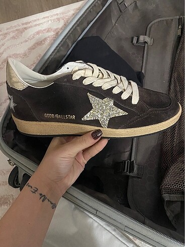 GOLDEN GOOSE