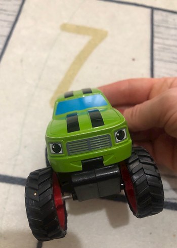 Yeşil Renkli Oyuncak Araba - Görsel 2