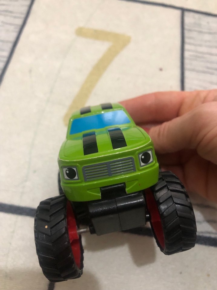 Yeşil Renkli Oyuncak Araba - Görsel 2