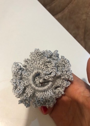 Gri Örgü Fırfırlı Saç Tokası - Görsel 2