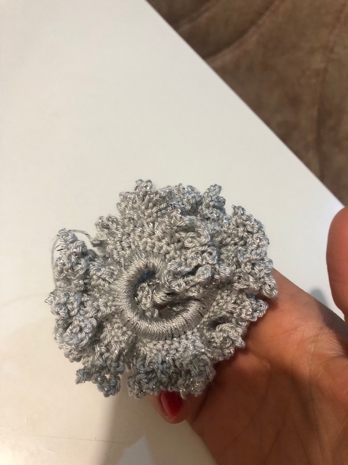 Gri Örgü Fırfırlı Saç Tokası - Görsel 2