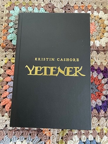  Beden Renk Yetenek (Ciltli) - Kristin Cashore (Yedi Krallık Üçlemesi 1. Kit
