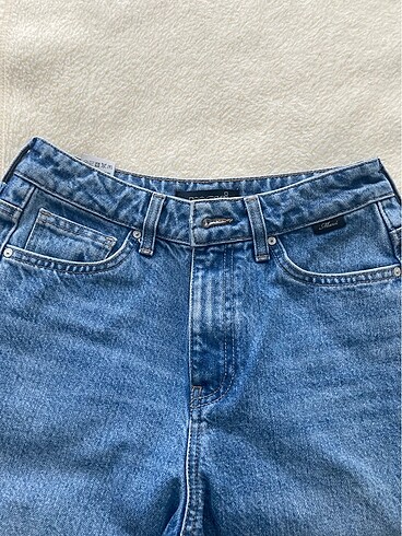 26 Beden mavi Renk Mavi Jean
