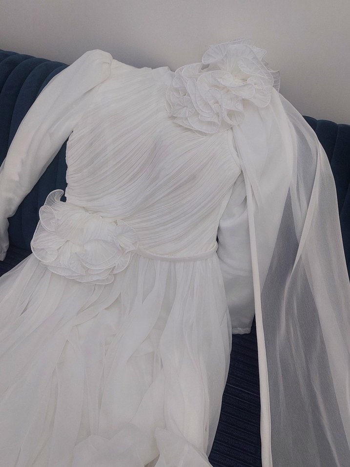 Beyaz Drapeli Uzun Kollu Uzun Abiye - Görsel 5