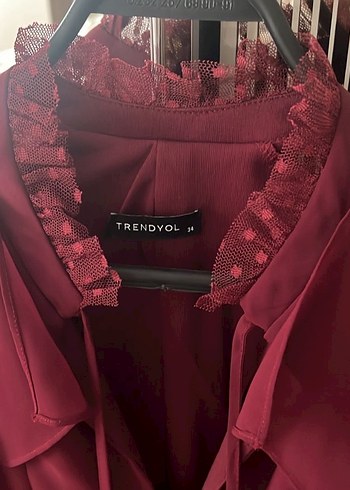 34 Beden Trendyolmilla Bordo V Yakalı Fırfırlı Kadın Elbise