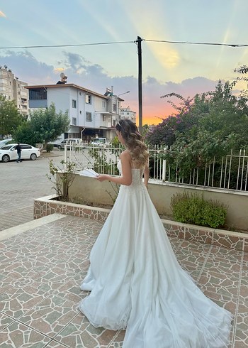 m Beden İp Askılı Çiçek ve Taş İşlemeli Helen Gelinlik