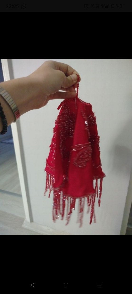 Kırmızı Boncuk İşlemeli el yapımı mendil - Görsel 2