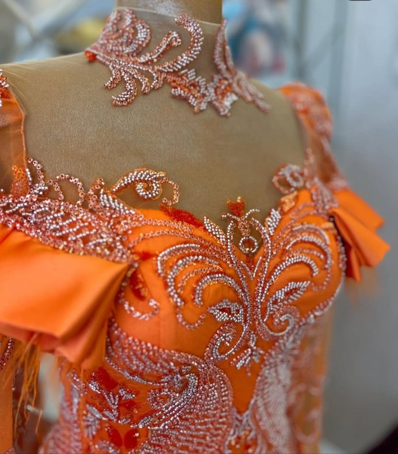 Özel dikim Turuncu İşlemeli Uzun Abiye Elbise arkası ipli - Görsel 3