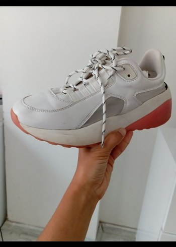 Stradivarius Beyaz Bağcıklı Kadın Spor Ayakkabı