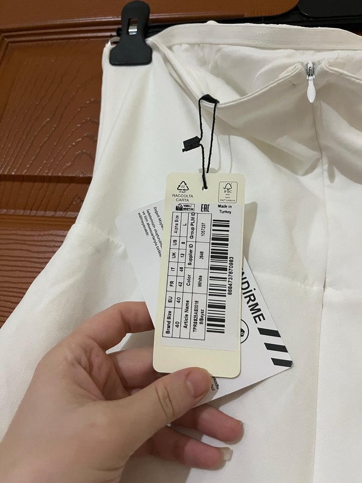 Beyaz Drapeli Uzun Straplez Elbise - Görsel 5