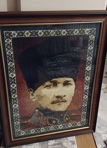 Ataturk portesi Hali dokumadir