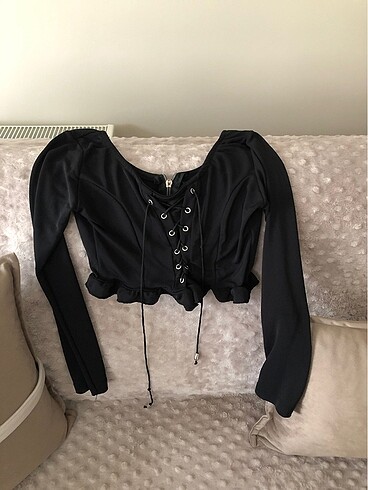 Önü Bağcıklı Tasarım Crop Bluz
