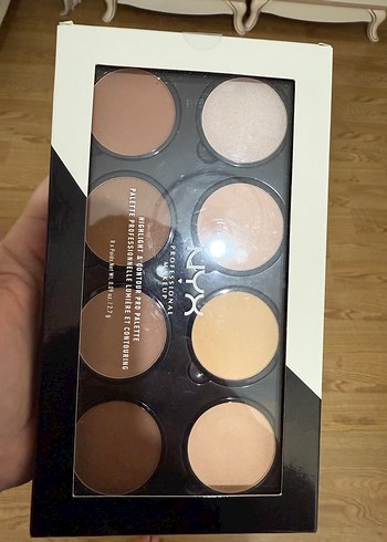 NYX Profesyonel Aydınlatıcı ve Kontür Paleti
