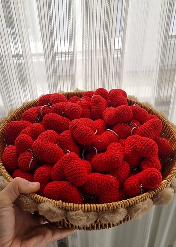 El Yapımı Kırmızı Örgü Kalp Anahtarlıklar - Görsel 2