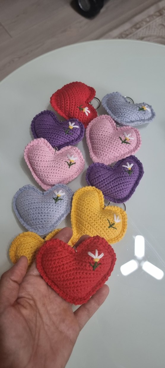 Renkli Örgü Kalp Anahtarlıklar - Görsel 4