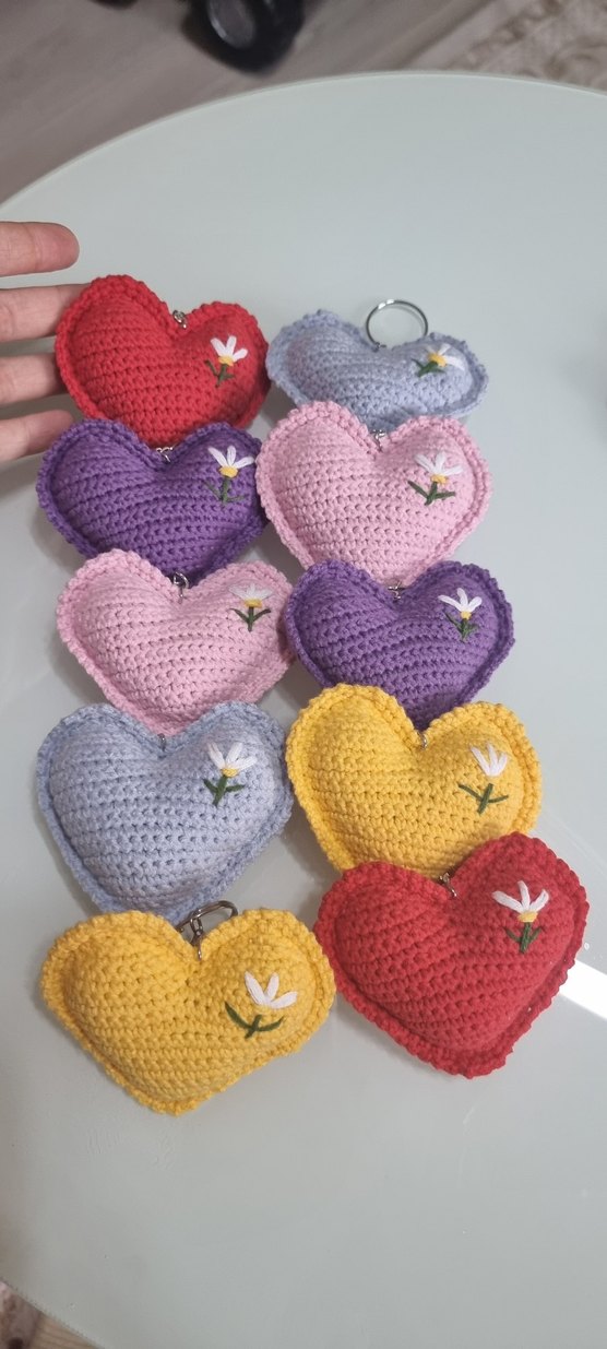 Renkli Örgü Kalp Anahtarlıklar - Görsel 2