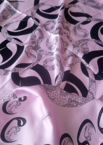 Pembe Desenli İpek Fular - Görsel 3