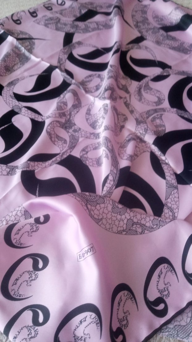 Pembe Desenli İpek Fular - Görsel 3